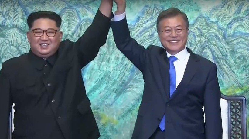 Toàn cảnh cuộc gặp lịch sử giữa Chủ tịch Triều Tiên Kim Jong Un và Tổng thống Hàn Quốc Moon Jae In ảnh 34 Toàn cảnh cuộc gặp lịch sử giữa Chủ tịch Triều Tiên Kim Jong Un và Tổng thống Hàn Quốc Moon Jae In ảnh 34