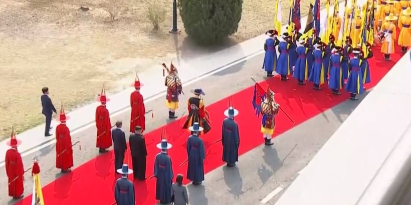 Toàn cảnh cuộc gặp lịch sử giữa Chủ tịch Triều Tiên Kim Jong Un và Tổng thống Hàn Quốc Moon Jae In ảnh 9 Toàn cảnh cuộc gặp lịch sử giữa Chủ tịch Triều Tiên Kim Jong Un và Tổng thống Hàn Quốc Moon Jae In ảnh 9