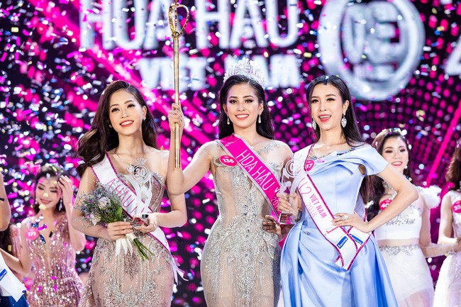 Hoa hậu Trần Tiểu Vy trong giây phút đăng quang (ảnh: VTV)