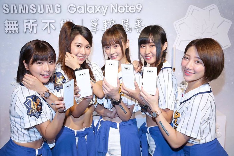 Màu trắng là màu vỏ thứ 6 được Samsung bổ sung cho Galaxy Note 9