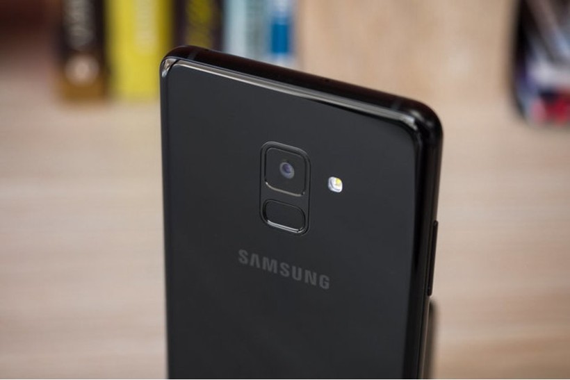 Samsung Galaxy A8 (2018) (ảnh: Phone Arena)