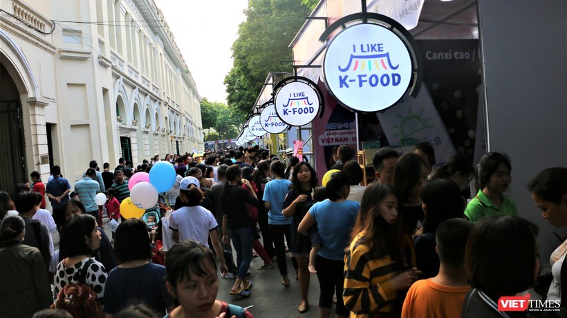 Rất đông người dân thủ đô đã tới tham dự Lễ hội văn hóa và ẩm thực Hàn - Việt 2019