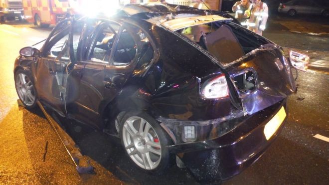 Hình ảnh chiếc xe bị nổ được cảnh sát Yorkshire chia sẻ trên Twitter