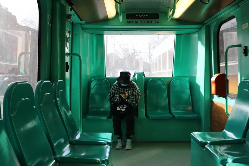 Dịch bệnh hoành hành khiến các phương tiện vận tải công cộng vắng khách (ảnh Getty Images)