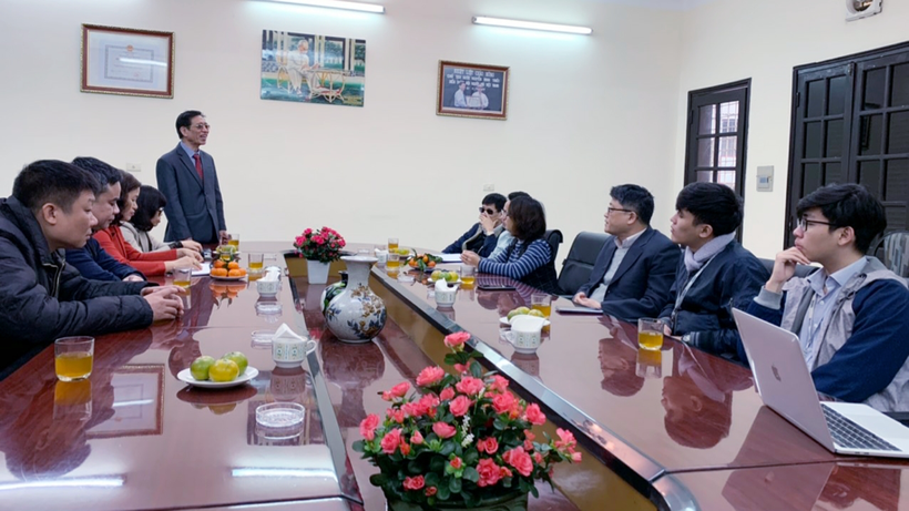 Ông Phạm Viết Thu - Chủ tịch Hội người mù Việt Nam chia sẻ với các chuyên gia CNTT trong buổi gặp gỡ