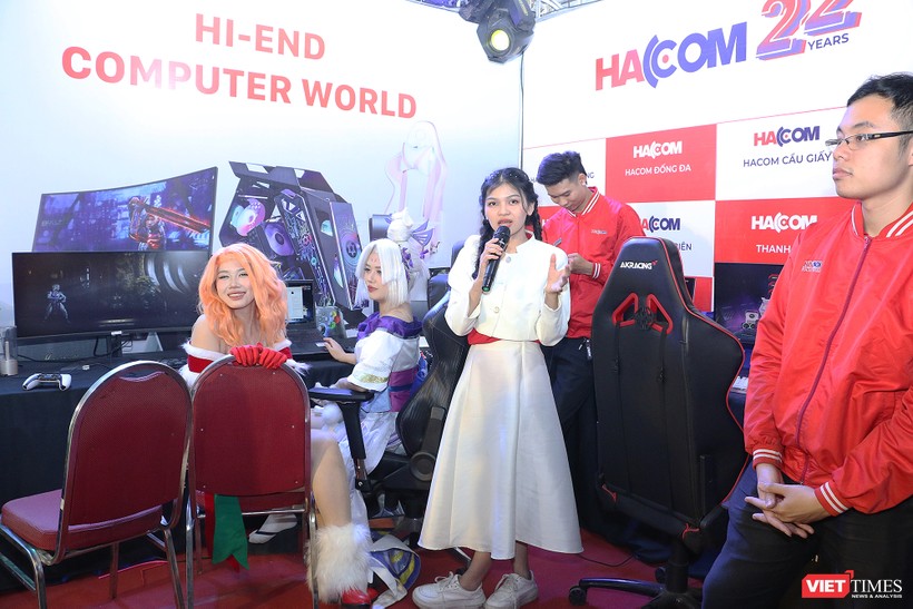 Người Hà Nội nô nức tham dự "Ngày hội khuyến mại điện tử, công nghệ" tại Hồ Gươm ảnh 12 vt_hg13.jpg