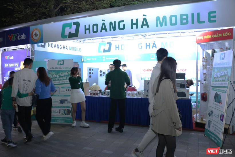 Người Hà Nội nô nức tham dự "Ngày hội khuyến mại điện tử, công nghệ" tại Hồ Gươm ảnh 20 vt_hg22.jpg