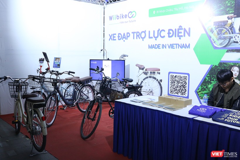 Người Hà Nội nô nức tham dự "Ngày hội khuyến mại điện tử, công nghệ" tại Hồ Gươm ảnh 4 vt_hg5.jpg