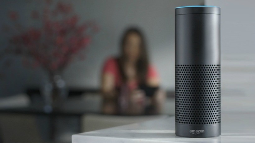 Loa thông minh Echo của Amazon tích hợp trợ lý ảo Alexa để thực hiện mệnh lệnh của người dùng (ảnh: Komando)