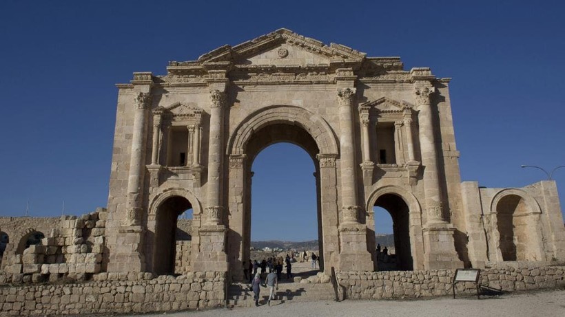 Một vụ tấn công tại địa điểm du lịch nổi tiếng nhất Jordan khiến 8 du khách bị thương (Ảnh: AP)