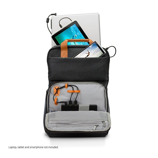 Powerup Backpack có thể sạc điện cho các thiết bị điện tử.