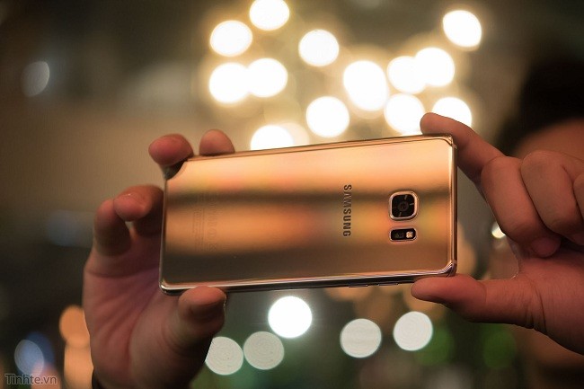 Note 7 là một sản phẩm pha trộn giữa Samsung Galaxy S7 với Samsung Galaxy S7 edge.