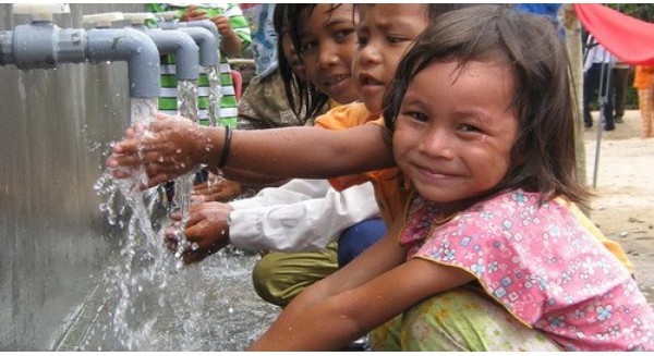 Chương trình mục tiêu quốc gia giảm nghèo đến 2020 phấn đấu 75% hộ gia đình được sử dụng nước sinh hoạt hợp vệ sinh- (Ảnh minh họa).