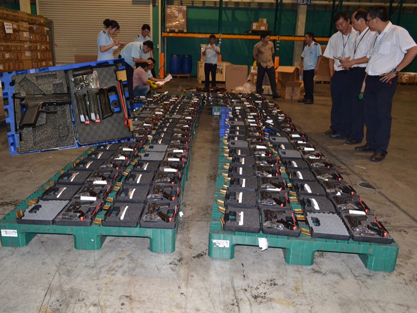 Lô súng bị thu giữ tại sân bay Tân Sơn Nhất