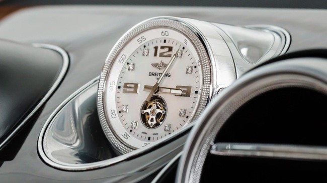 Với số tiền để mua những trang bị tùy chọn như trần xe bầu trời sao của Rolls-Royce hay đồng hồ trong Bentley Bentayga, khách hàng hoàn toàn có thể mua thêm một chiếc ô tô khác.