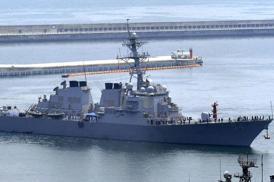 Tàu khu trục tên lửa Mỹ USS Curtis Wilbur - Ảnh: Reuters