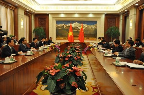 Chiều ngày 12/6, tại Côn Minh, Vân Nam, Trung Quốc, Phó Thủ tướng Trịnh Đình Dũng đã hội kiến với Phó Thủ tướng Trung Quốc Uông Dương. Ảnh: TTXVN phát