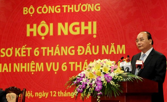 Thủ tướng Nguyễn Xuân Phúc yêu cầu Bộ Công thương cần tái cơ cấu ngay chính bộ máy của mình - Ảnh CẤN DŨNG (Tuổi trẻ)