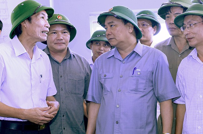 Thủ tướng Nguyễn Xuân Phúc đã kiểm tra công tác khắc phục hậu quả bão số 1 tại Nam Định.
