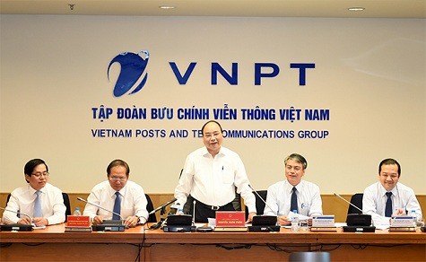 Thủ tướng Nguyễn Xuân Phúc tới thăm và làm việc với lãnh đạo, cán bộ công nhân viên Tập đoàn Bưu chính Viễn thông Việt Nam (VNPT).