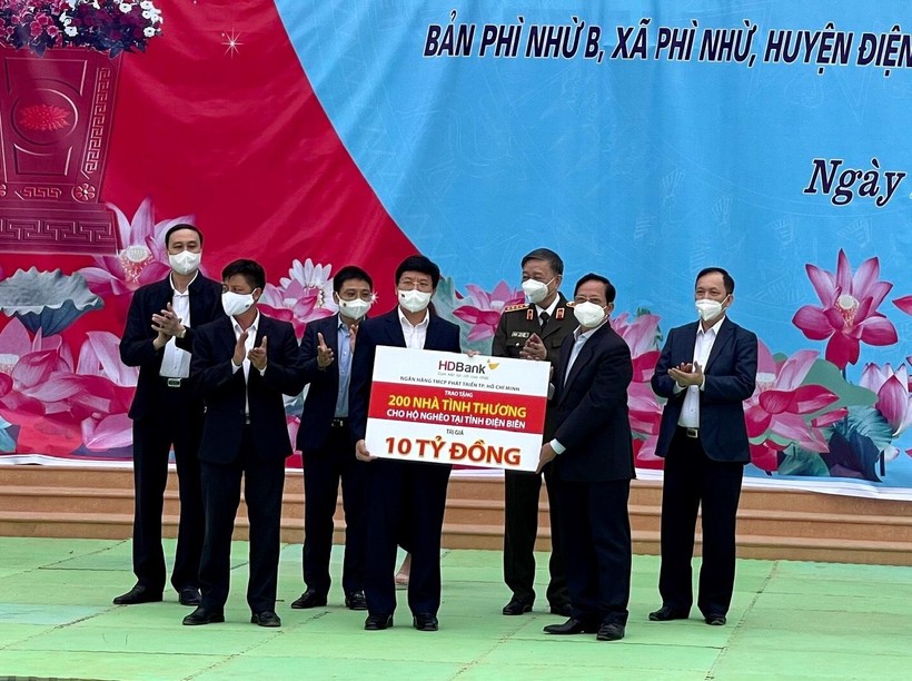 HDBank trao tặng 200 căn nhà tình thương cho tỉnh Điện Biên. Ảnh HDBank