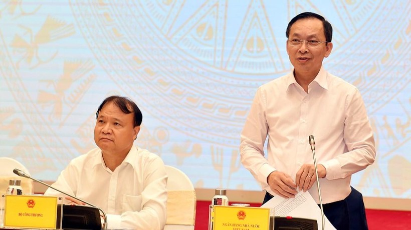 Phó Thống đốc NHNN Đào Minh Tú (phải) - Nguồn: VGP
