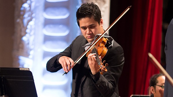 Tiến sĩ - NSƯT Bùi Công Duy được coi là tay đàn violin số 1 Việt Nam hiện nay 