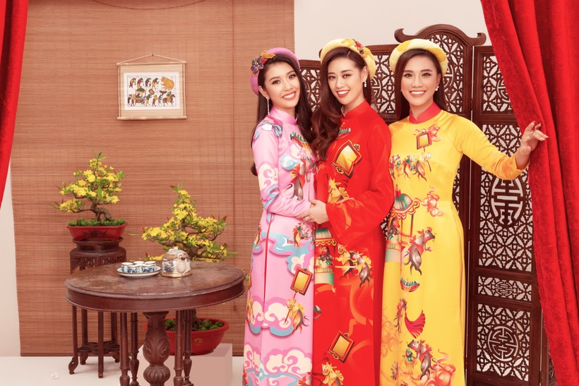 Top 3 Hoa hậu Hoàn vũ 2019 trong áo dài của NTK Thủy Nguyễn gửi lời chúc mừng năm mới 2020