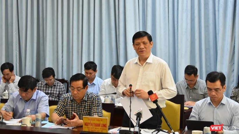 Bộ trưởng Bộ Y tế Nguyễn Thanh Long nhấn mạnh: Bộ Y tế sẽ hỗ trợ ngay tỉnh Vĩnh Long về công tác xét nghiệm, đồng thời lưu ý tỉnh không được chủ quan, lơ là trong công tác phòng chống dịch COVID-19 (Ảnh: BYT) 