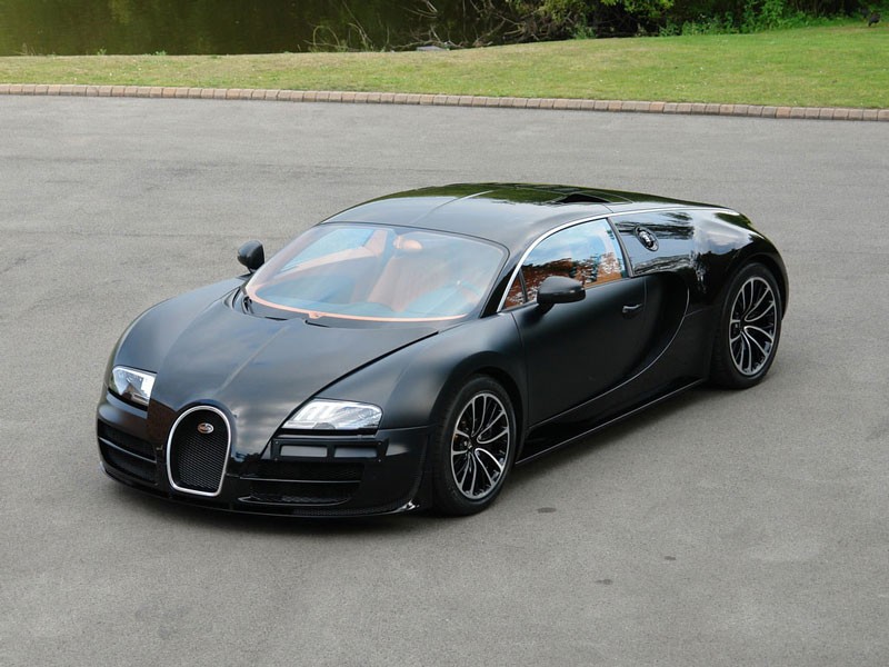 1. Bugatti Veyron 16.4 Supersport (4 triệu USD, tương đương 89,540 tỷ đồng).