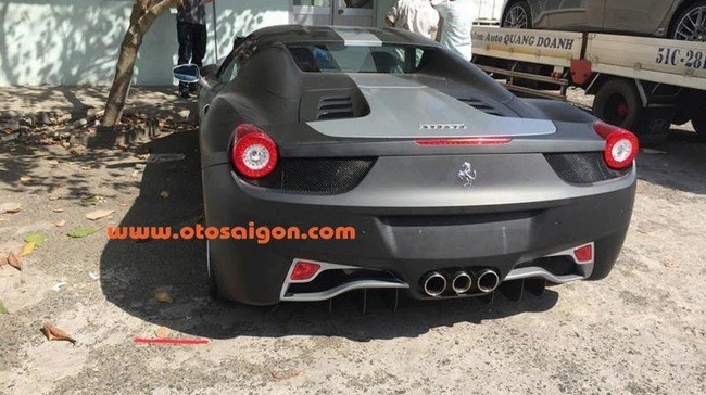 Đại gia Trung Nguyên gây choáng với "của độc" Ferrari 458 Spider