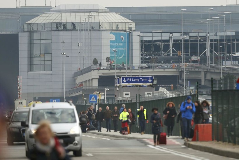 Những hình ảnh đầu tiên về cuộc khủng bố tại Brussels ảnh 4 Những hình ảnh đầu tiên về cuộc khủng bố tại Brussels ảnh 4