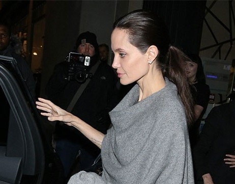 Angelina Jolie “trơ xương” sau tin đồn tiều tụy sắp chết