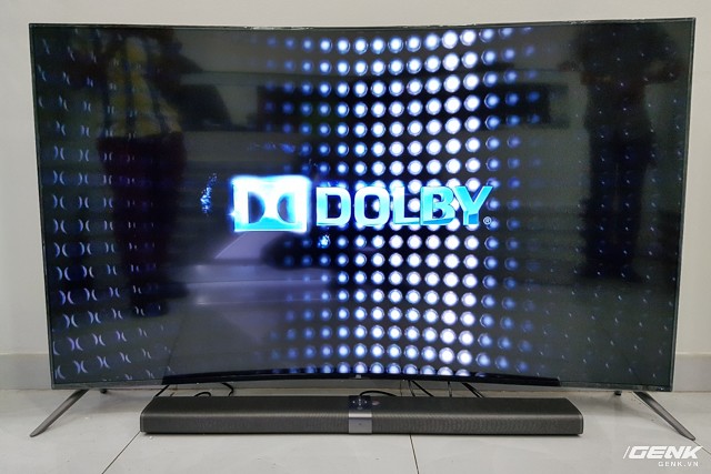 Mi TV 3S màn hình cong kích thước 65 inch cùng Mi TV Bar.