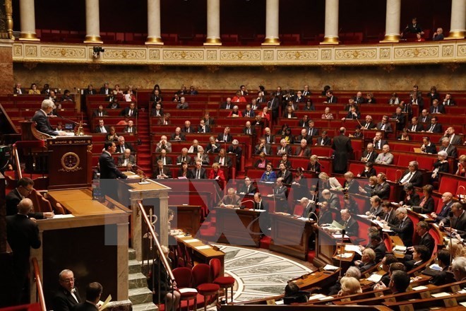 Hạ viện Pháp tiến hành bỏ phiếu bất tín nhiệm đối với chính phủ