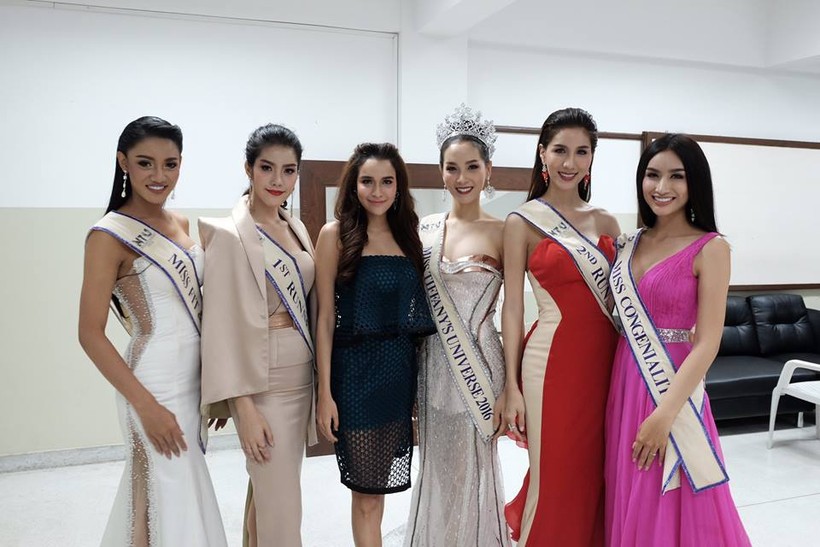 Vẻ đẹp 'vạn người mê' của Tân Hoa hậu chuyển giới Thái Lan ảnh 2