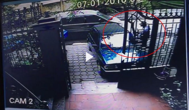 Nghi phạm gây ra vụ trộm xe chở vàng được camera an ninh ghi lại - ảnh chụp lại từ clip