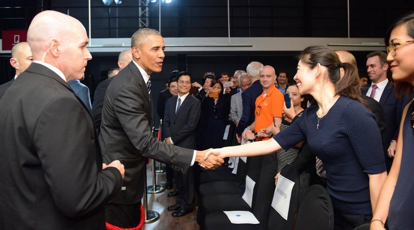 Tổng thống Obama bắt tay các nhà doanh nghiệp trẻ Việt Nam tại Dreamplex