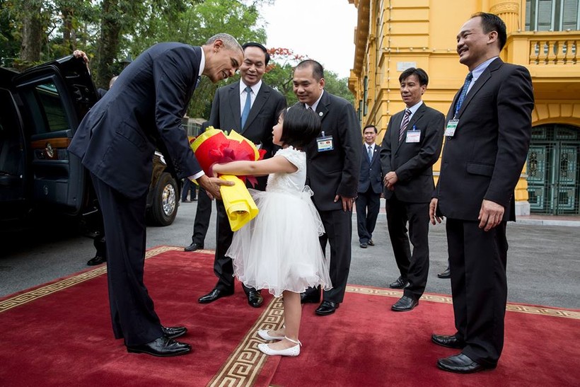 Ảnh Việt Nam đón Obama trang trọng và nồng hậu lên fanpage Nhà Trắng ảnh 3