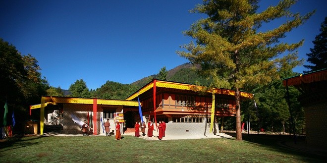 Nằm ở khu vực Nam Á, Bhutan được mệnh danh là quốc gia hạnh phúc nhất thế giới với không khí trong lành, nhịp sống bình yên, con người hiền hòa... Bhutan là nước đầu tiên trên thế giới áp dụng chỉ số hạnh phúc quốc gia để đánh giá chất lượng cuộc sống của