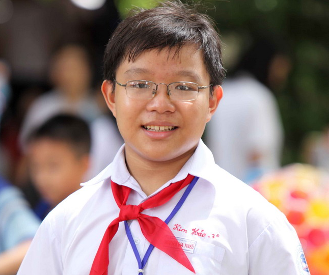Làm quen với máy tính khi chưa đầy 4 tuổi, cậu bé Nguyễn Dương Kim Hảo đã đạt hàng chục giải thưởng tin học uy tín trong và ngoài nước, khiến nhiều người thán phục.