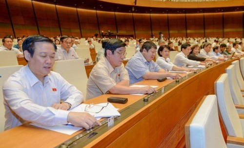 Các đại biểu trong một lần bấm nút biểu quyết tại Quốc hội.