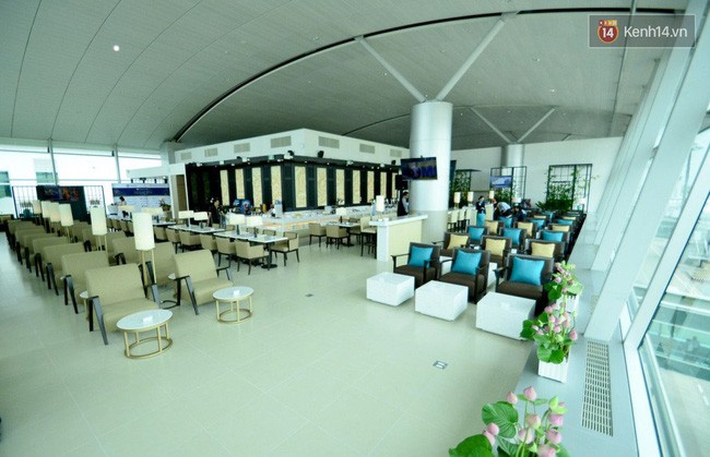 Ngày 19/8, hãng hàng không Vietnam Airlines và Công ty Cổ phần Dịch vụ Hàng không sân bay Tân Sơn Nhất (SASCO) đã chính thức đưa vào khai thác phòng chờ Lotus tại nhà ga quốc tế sân bay Tân Sơn Nhất, TP Hồ Chí Minh.