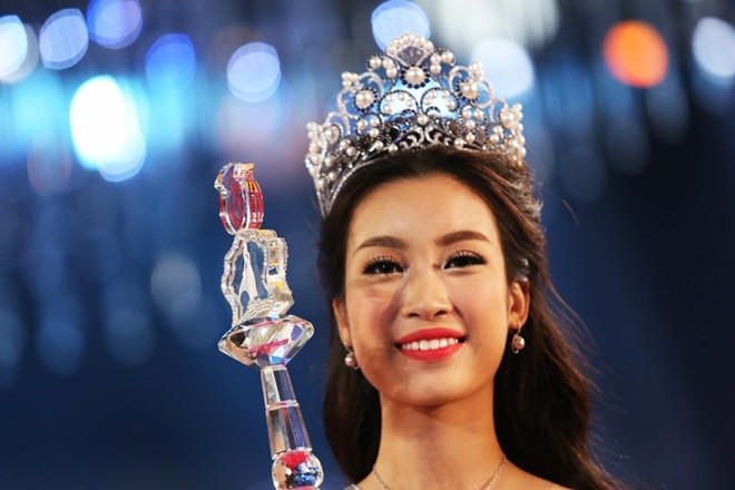 Tân Hoa hậu Đỗ Mỹ Linh vừa đăng quang đã gặp phải "nghi án" chỉnh sửa răng và nói xấu cô giáo.