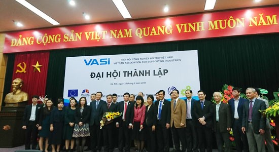 Ban chấp hành Hiệp hội Công nghiệp hỗ trợ Việt Nam gồm 32 thành viên chính thức ra mắt tại Đại hội thành lập Hiệp hội diễn ra ngày 18/3 tại Hà Nội.