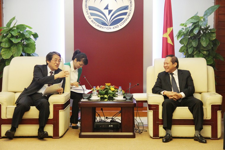 Bộ trưởng Bộ TT&TT Trương Minh Tuấn và ngài Kunio UMEDA tại buổi tiếp