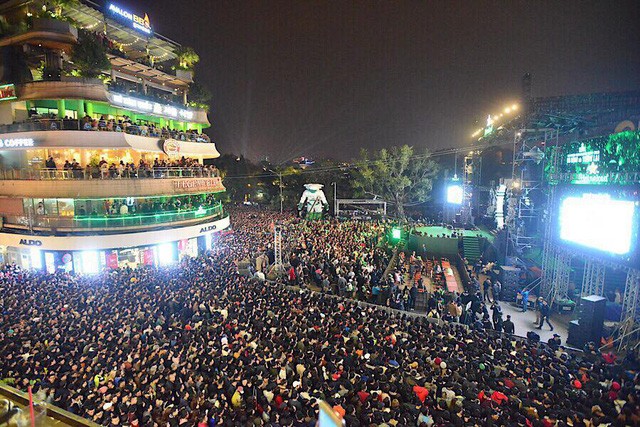 Những bữa tiệc âm nhạc, ánh sáng đón mừng năm mới 2018 trên khắp cả nước ảnh 1 Những bữa tiệc âm nhạc, ánh sáng đón mừng năm mới 2018 trên khắp cả nước ảnh 1