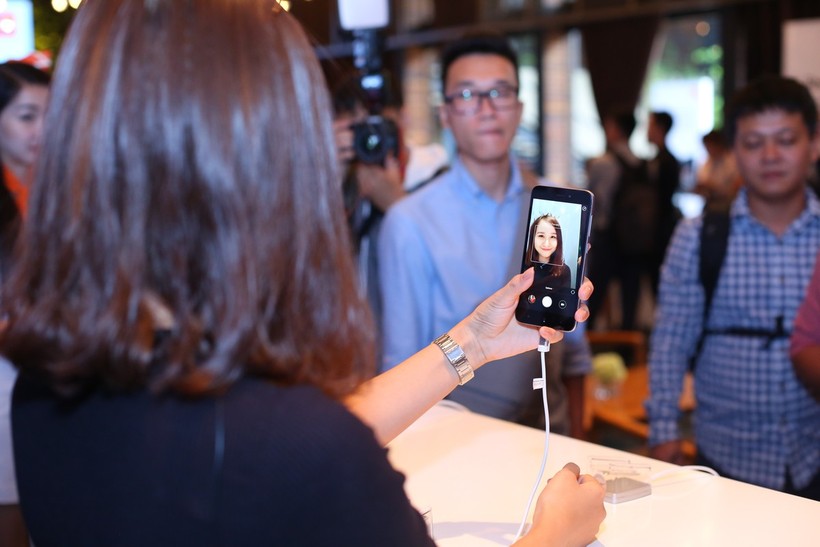 Redmi 5A được bán giá 1,79 triệu đồng/đồng với hi vọng tạo nên một cuộc cách mạng về smartphone giá rẻ tại thị trường Việt Nam.