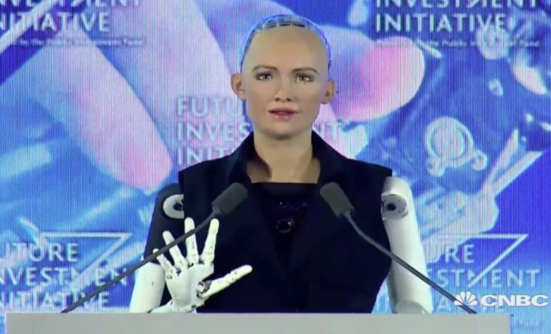 Sophia đã được Ả rập Xê út cấp tư cách công dân, là công dân robot đầu tiên trên thế giới 