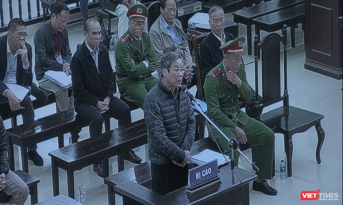 Cựu Bộ trưởng Bộ TT&TT Nguyễn Bắc Son tại phiên xét hỏi sáng nay.